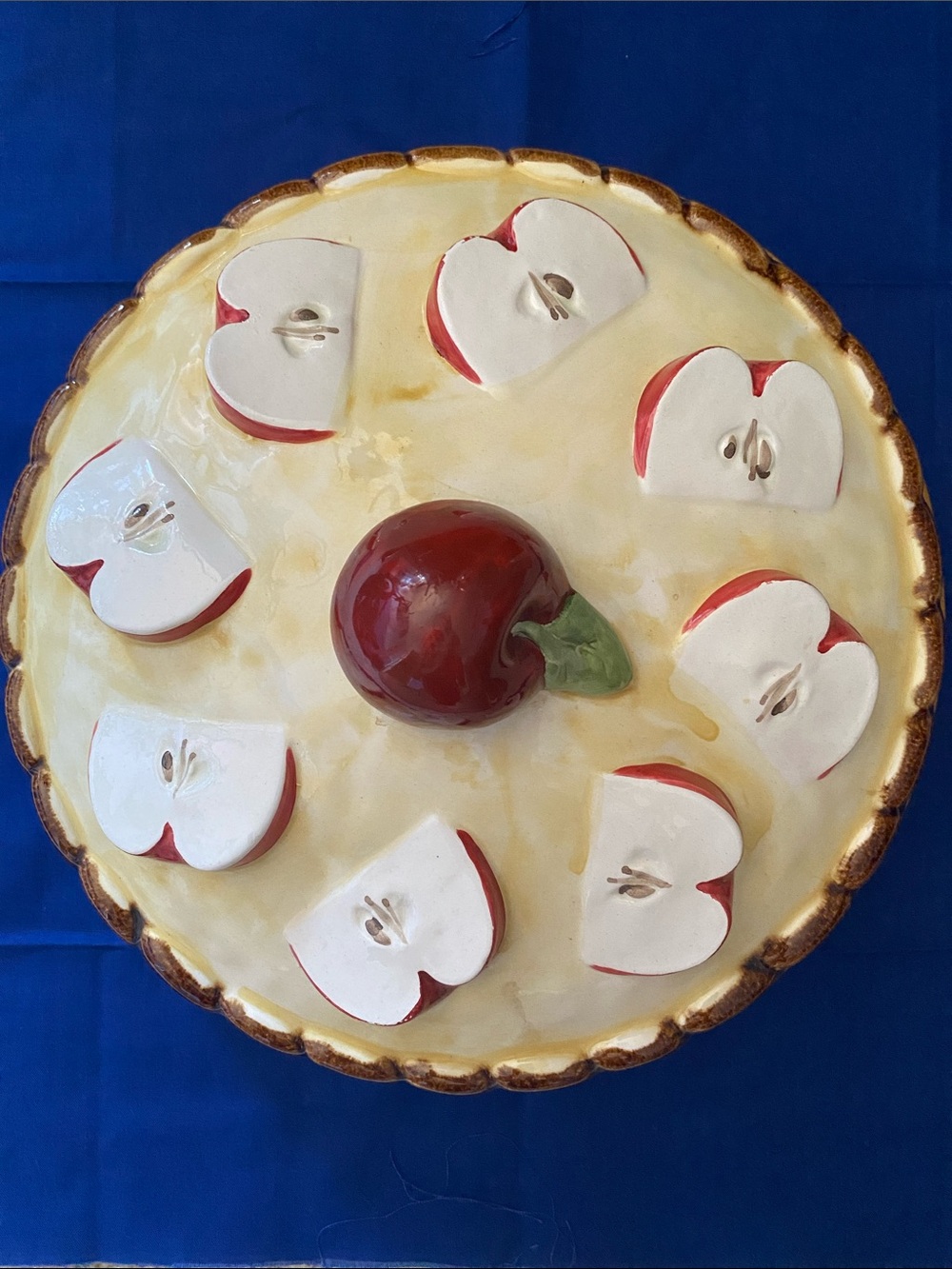 Ceramic Apple Pie Covered Serving Dish - Red Apple Design - Picture 2 of 7